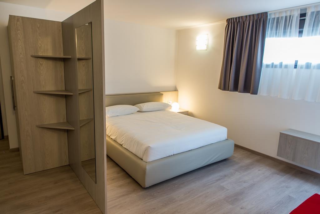 Residenza Luigina Apartment Varenna Bilik gambar